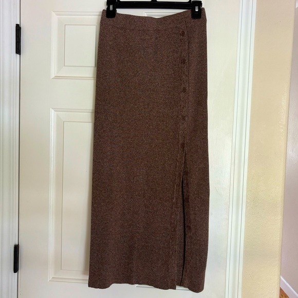 Monrow Ribbed Button Midi Skirt - Picture 2 of 4